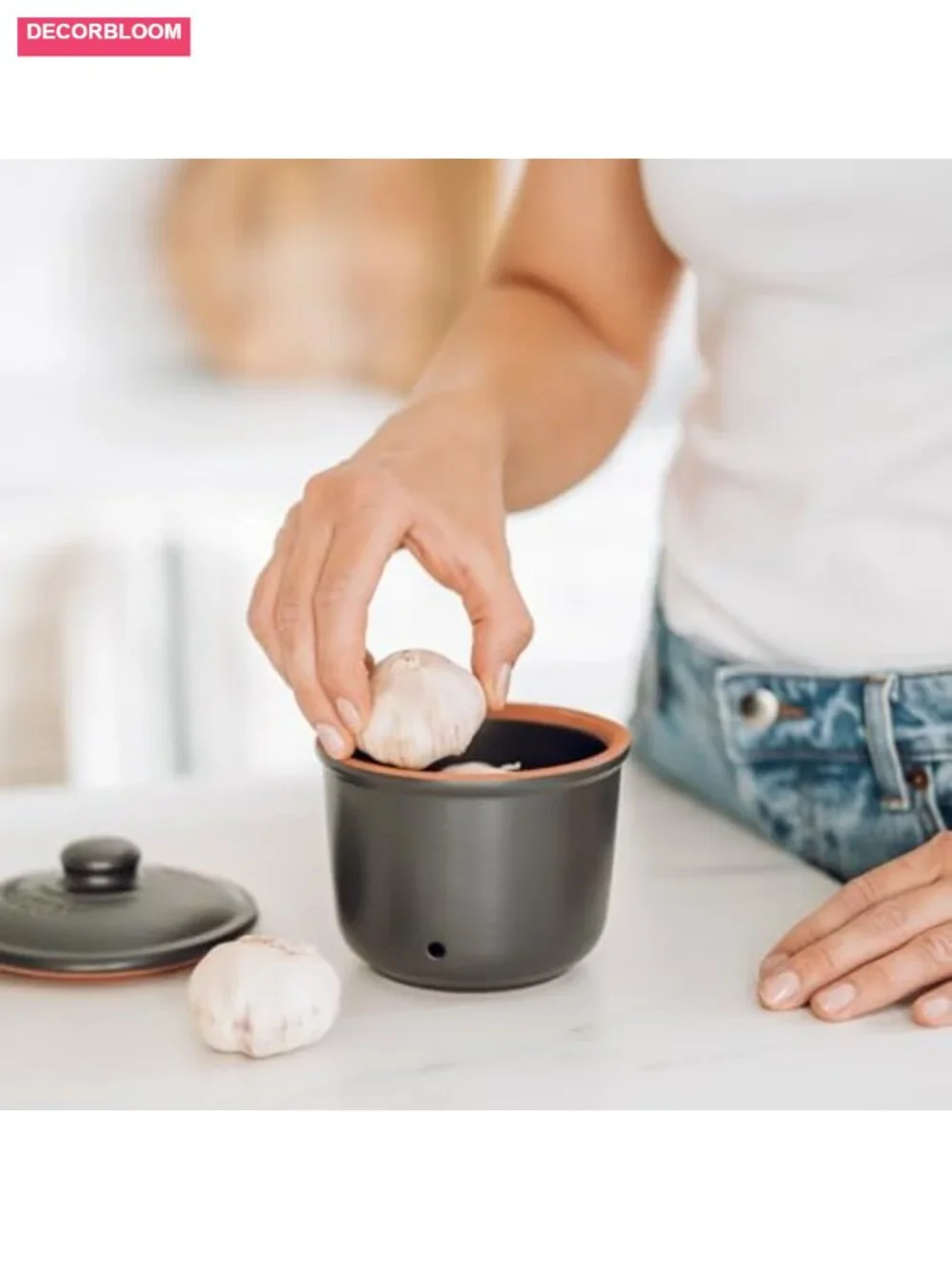 Ceramic Garlic Storage Pot with Ventilated Lid - Fresh Keeper